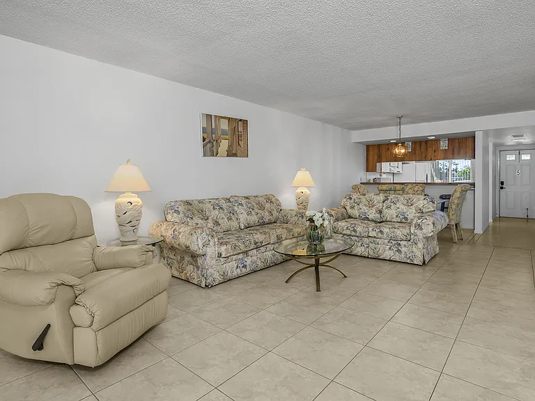 190 Palm Dr #5-1 — Photo 11