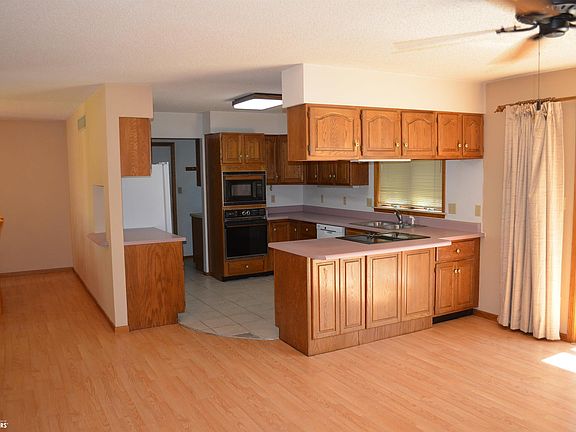 4th image of 2303 Crestview Dr