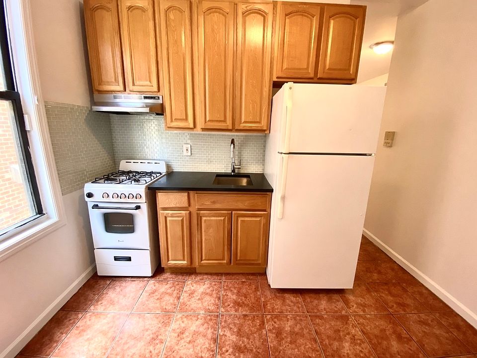 1st image of 23-11 Broadway #2Z