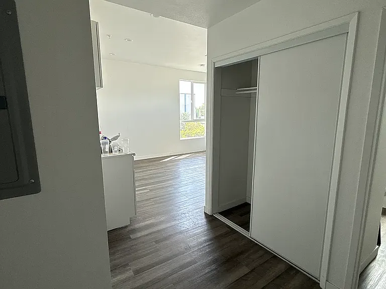 933 E Vernon Ave #2 — Photo 8