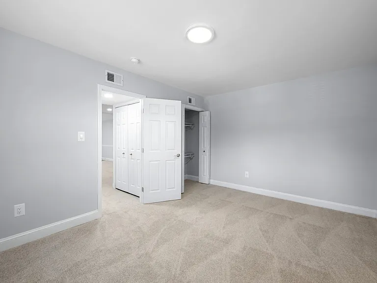 Bren Mar Apartments — Photo 18