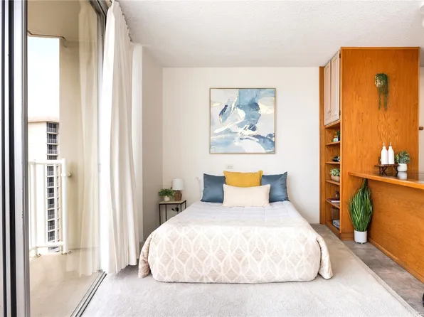 750 Amana St APT 1803, Honolulu, HI 96814