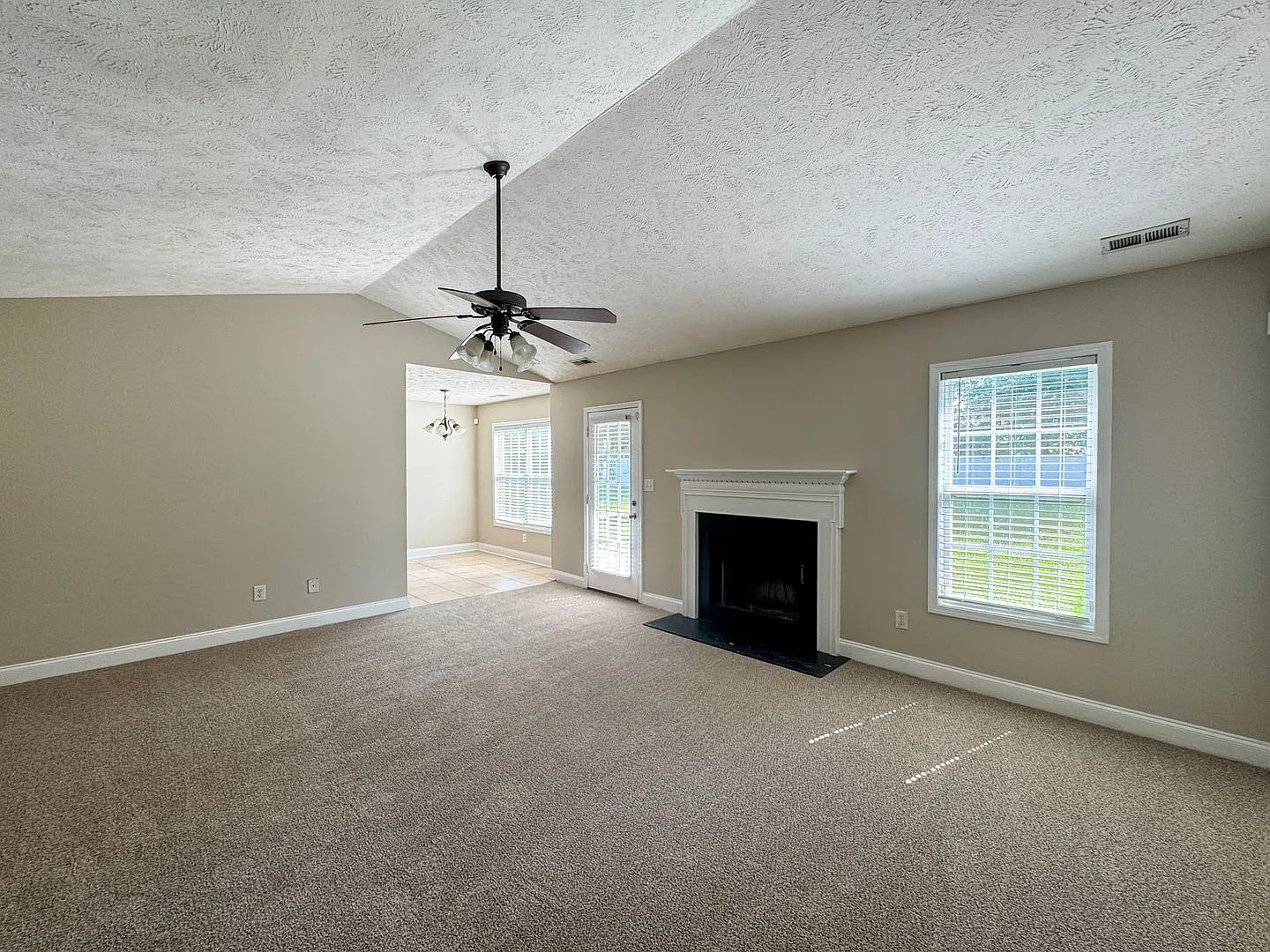 3 Bed 2 Bath Home Plus Bonus Room — Photo 2