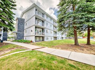 5601 W Dalton Dr NW #404C, Calgary, AB T3A 2E2