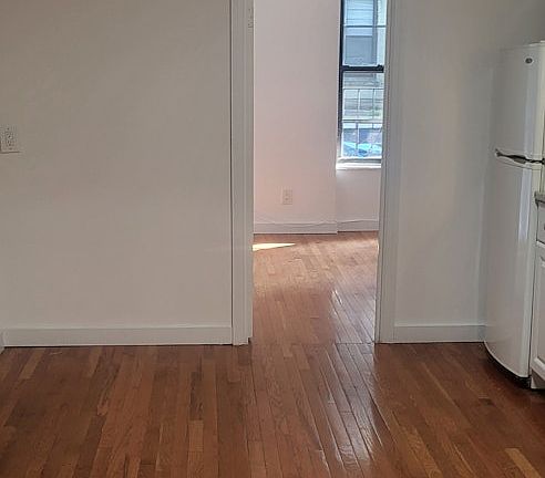 3rd image of 412 E 9th St APT 3