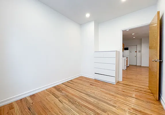 Rented by Kahen Properties | media 12