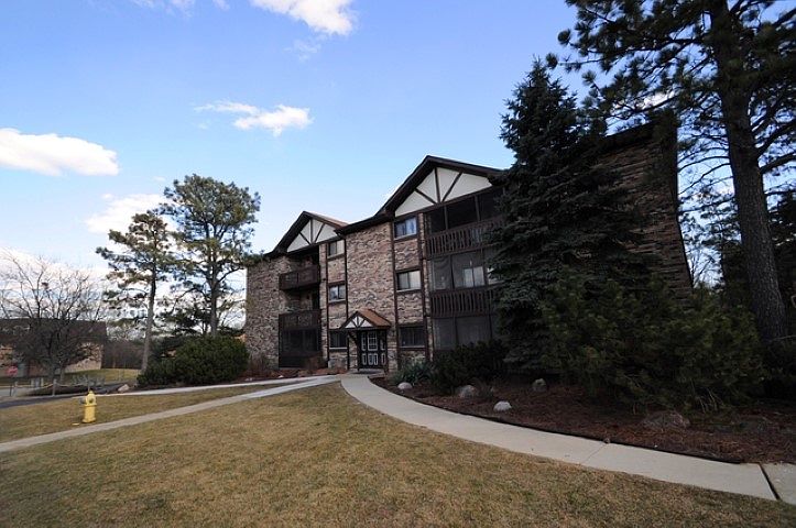 1st image of 5965 Lakeside Pl