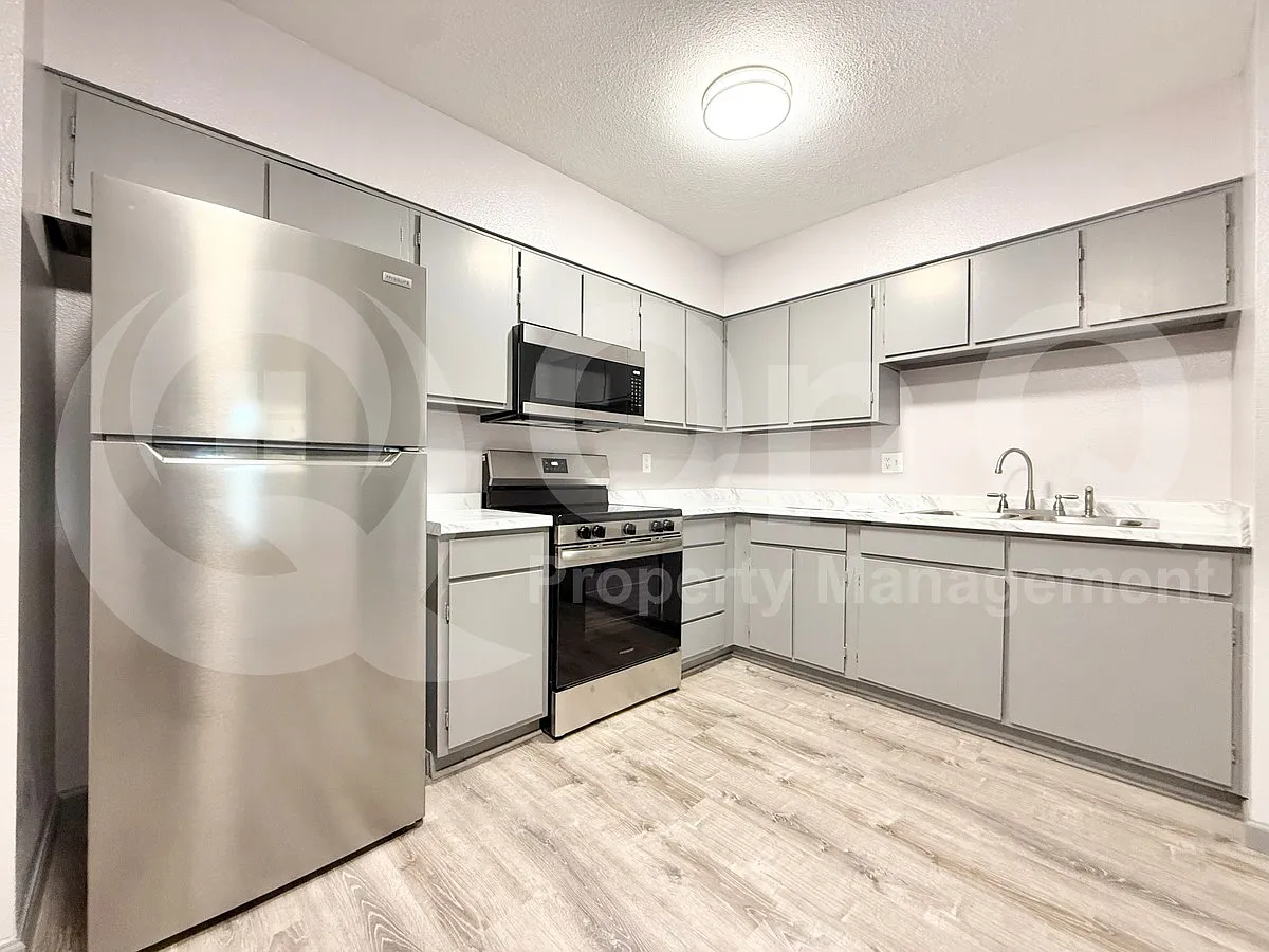 2 bed, 1.0 bath, 896 sqft, $1,350 — Photo 3