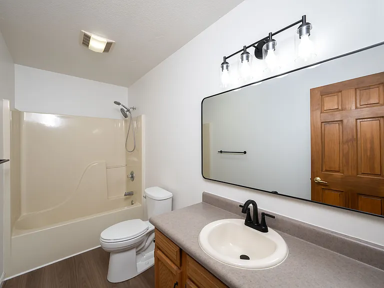 Shared second floor full bathroom