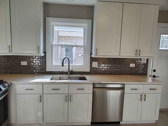 4th image of 542 Laramie Ave