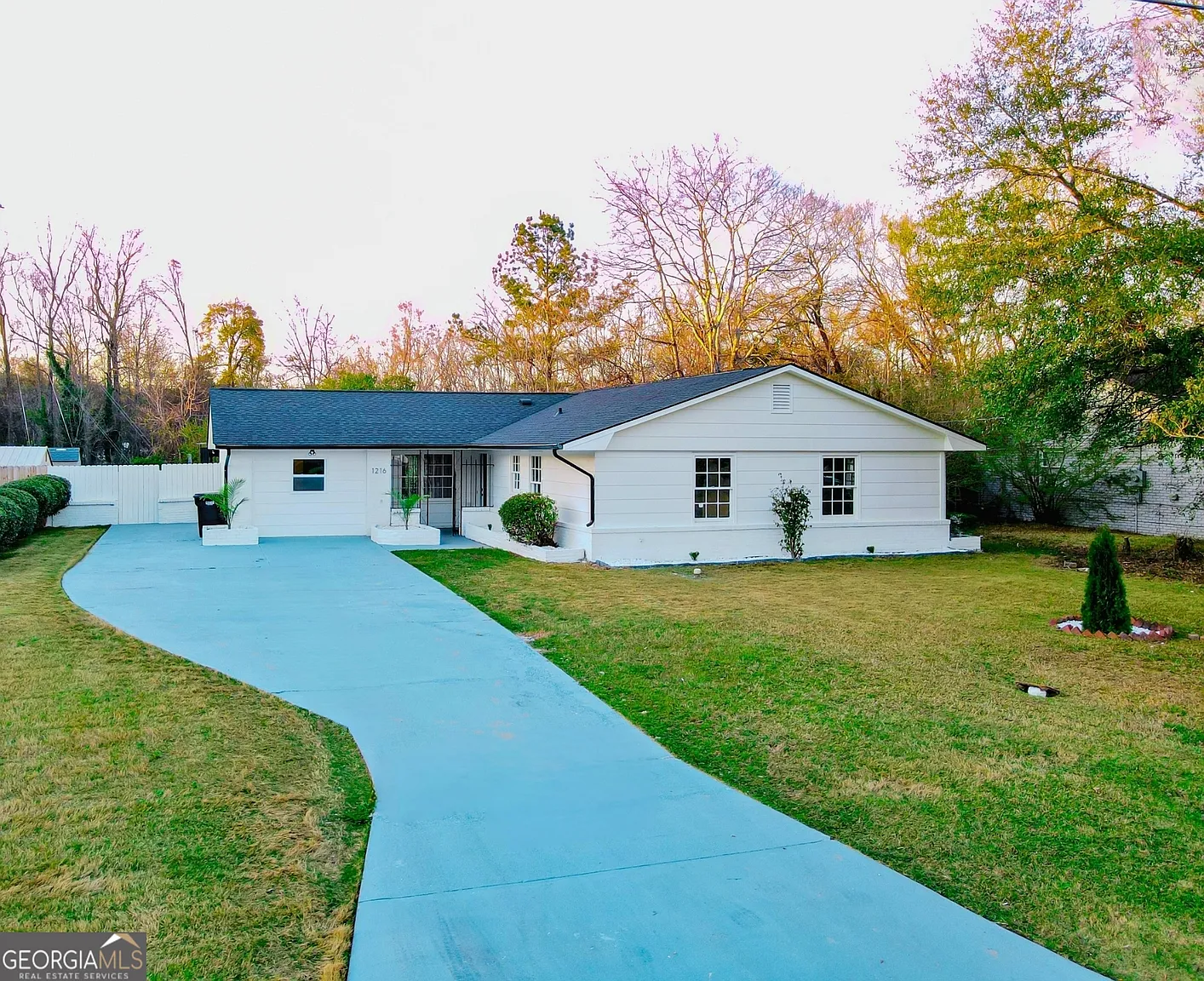1216 Woodburn Ct photo 1