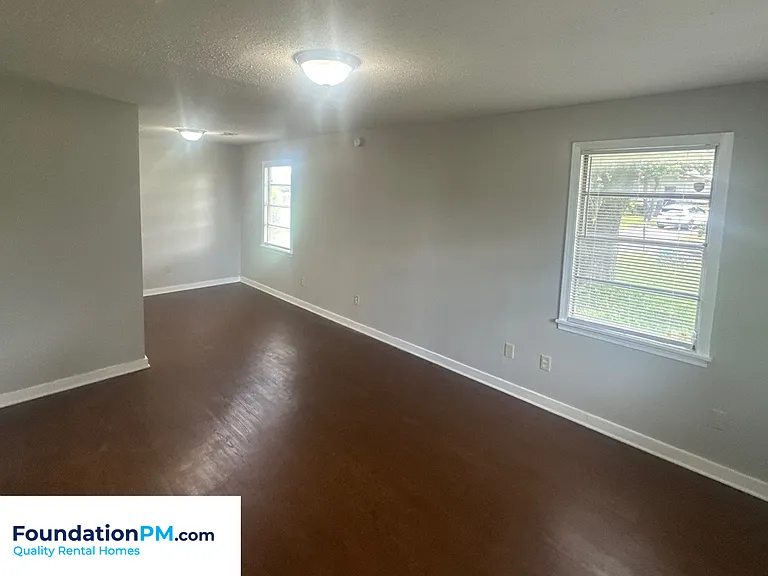 732 Tampa Ave — Photo 8