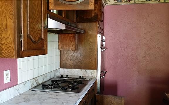 5th image of 323 Teakwood Dr