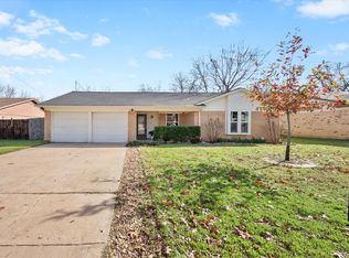 627 Pleasant Manor Ave, Burleson, TX 76028