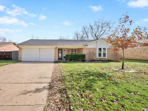 627 Pleasant Manor Ave, Burleson, TX 76028