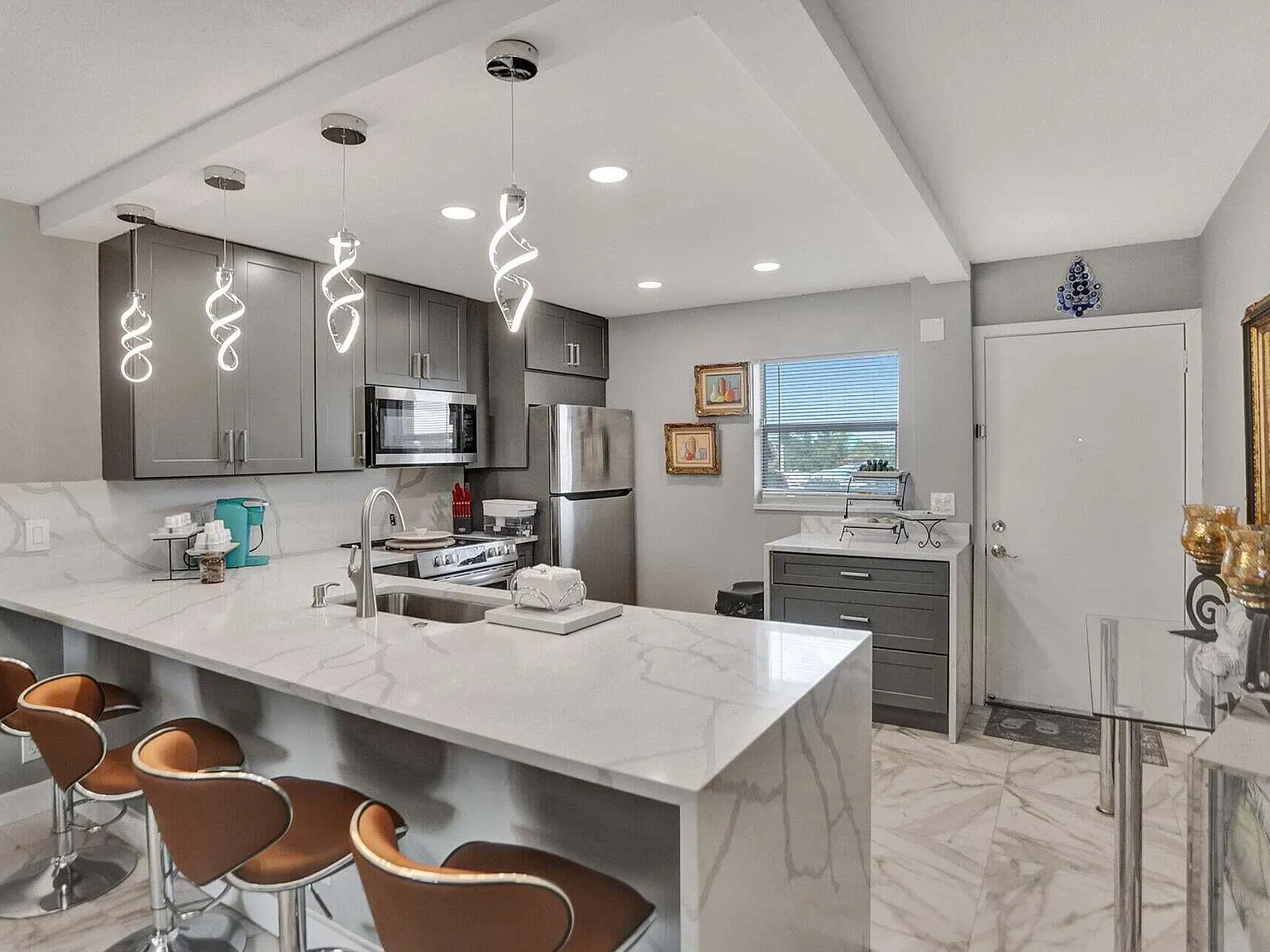 1 bed, 1.0 bath, 960 sqft, $2,900 — Photo 2