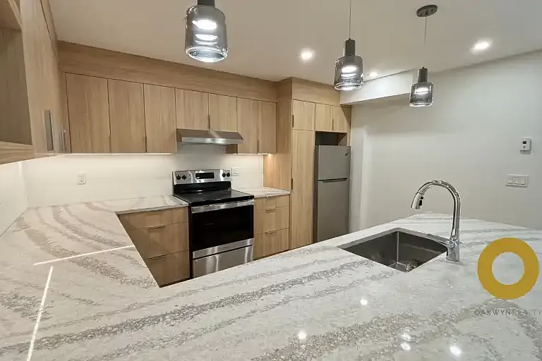 572 Verona Pl #1A — Photo 4