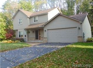 3401 Alisa Ln, Waterford, MI 48328