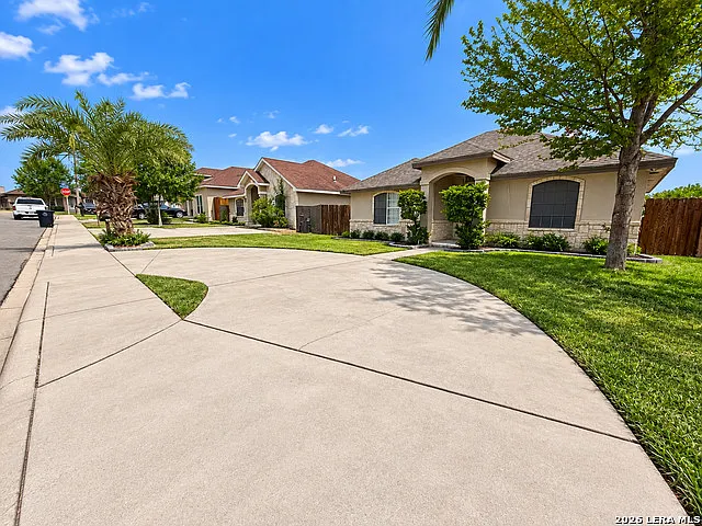 3 bed, 2.0 bath, 1239 sqft, $1,800 — Photo 3