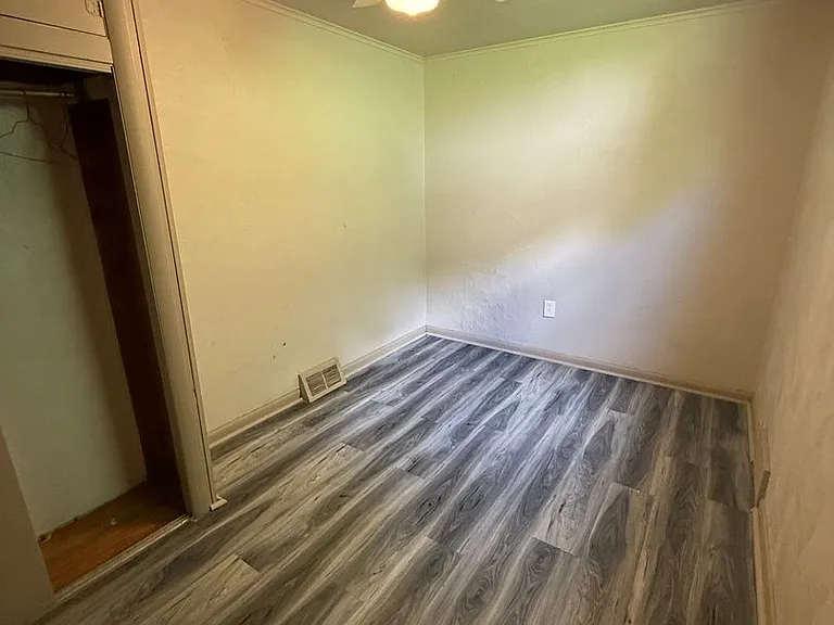 802 Western Ave — Photo 4