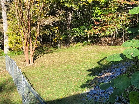 4th image of 408 Sandy Rd