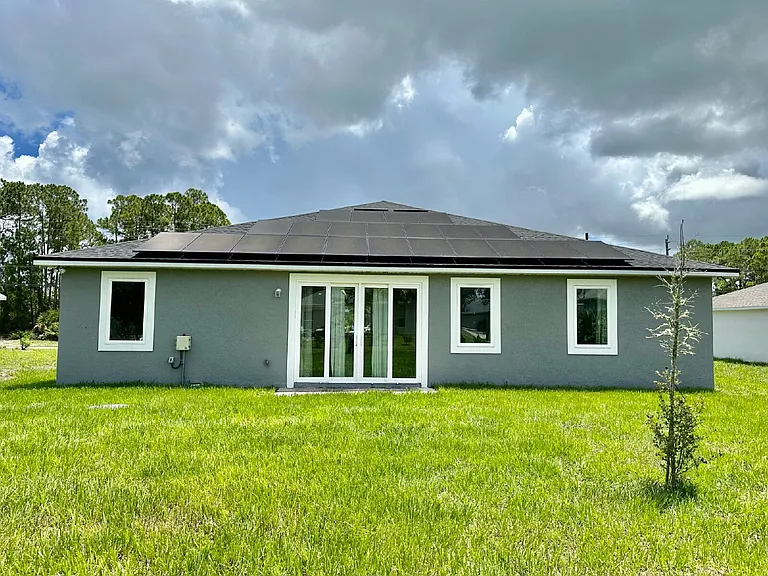 1370 Cogan Dr SE — Photo 2
