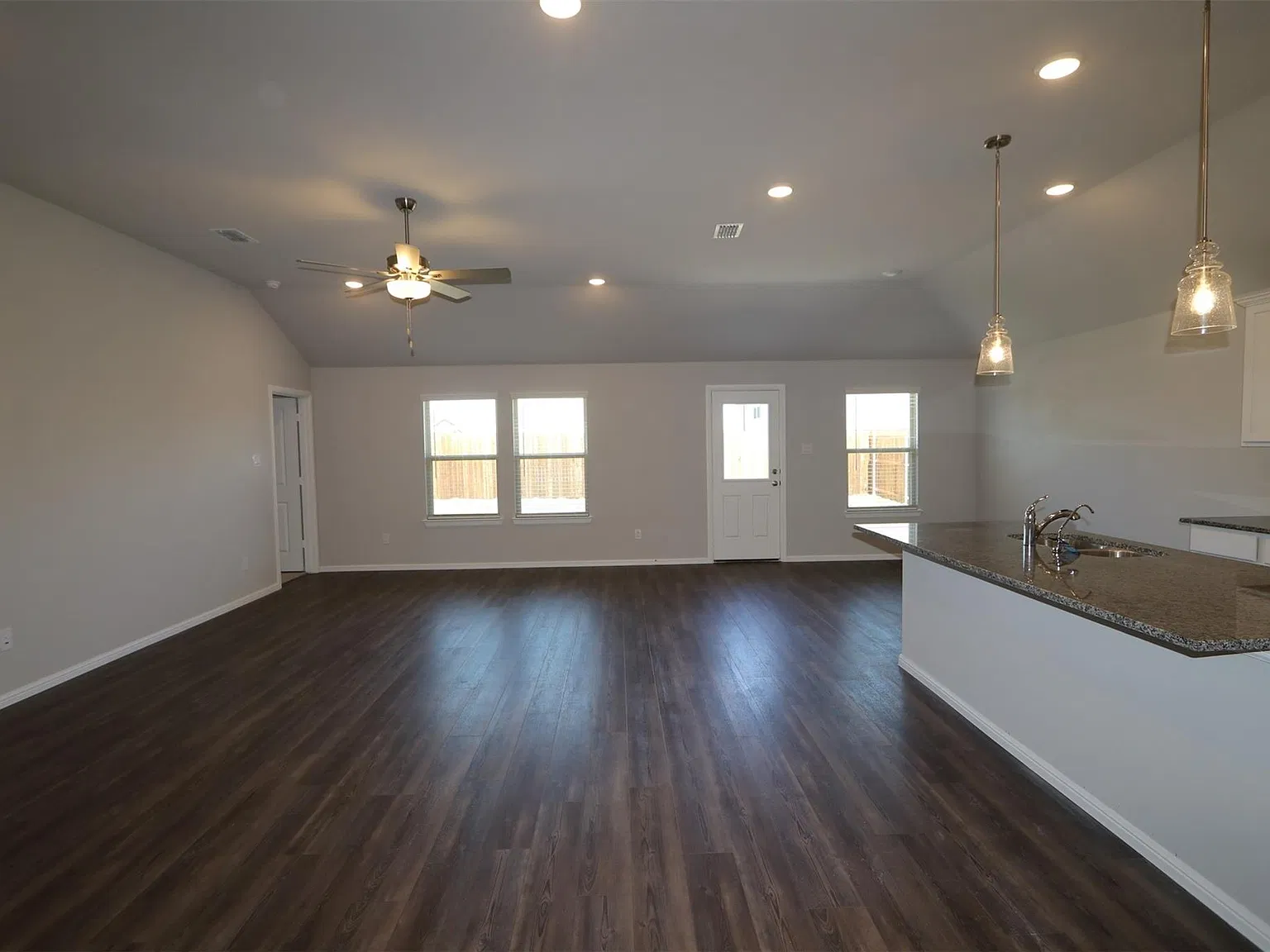 4 bed, 2106 sqft, $2,200 — Photo 3