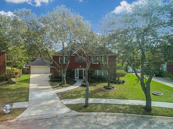 3rd image of 38 Bradford Cir