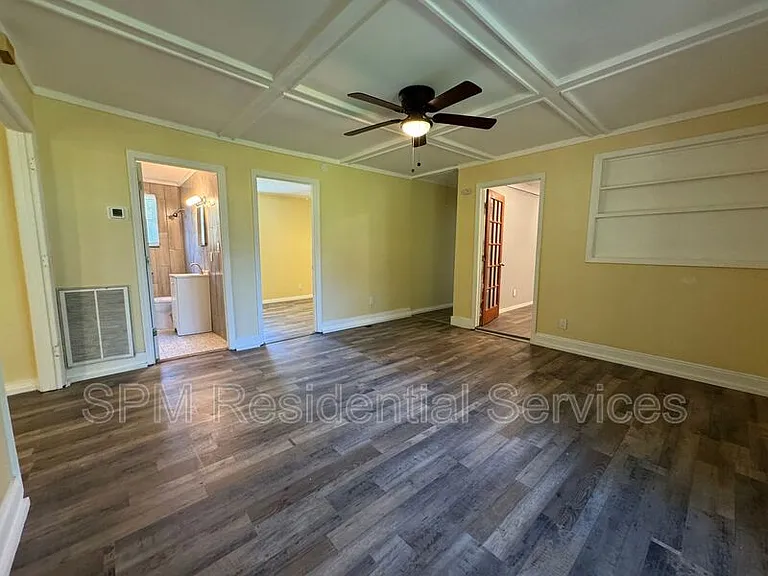 553 Manly Ave — Photo 8