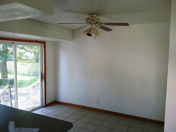 4th image of 1304 Charlotte Dr
