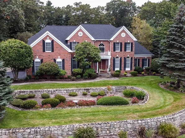 52 Greenwood Rd, Hopkinton, MA 01748