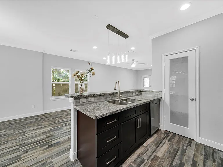 4732 Carmen St #B — Photo 13
