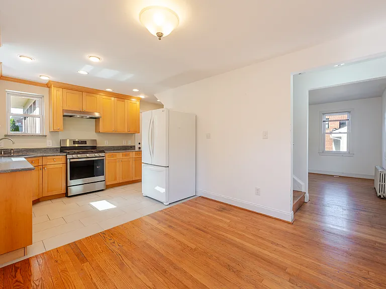 240 Van Buren St NW — Photo 6
