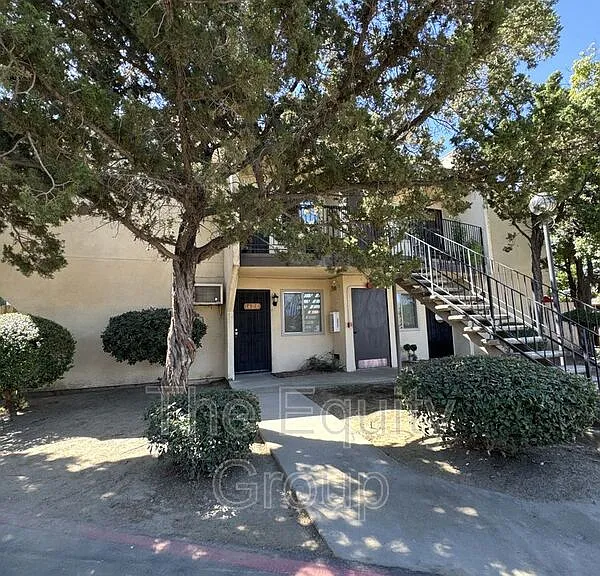 1426 W Elowin Ave — Photo 2
