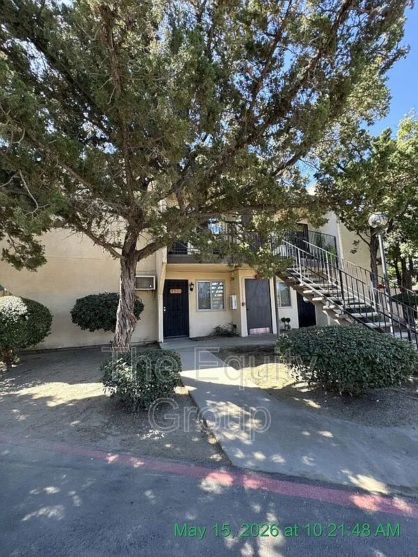 Building Photo - 1426 W Elowin Ave
