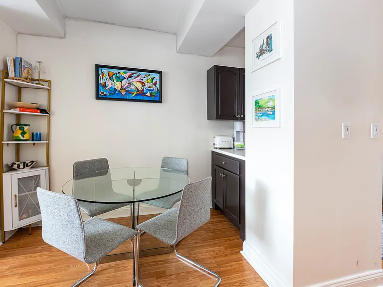 404 6th Ave #4 — Photo 3