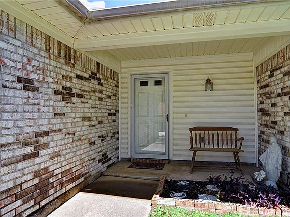 4th image of 816 Mustang Dr