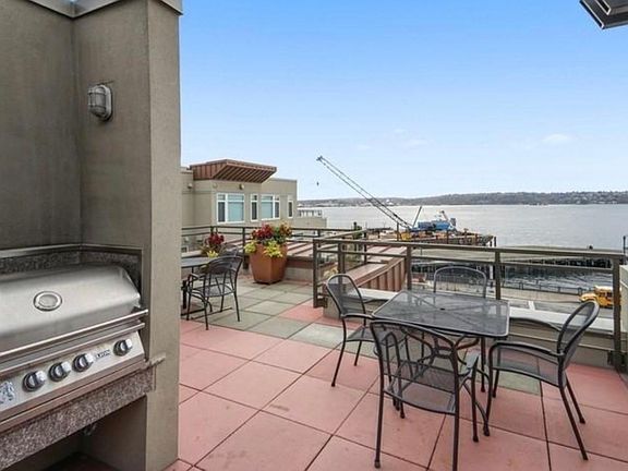 Community deck with view and BBQ