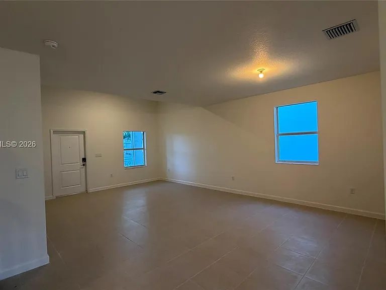 2475 SE 29th Dr — Photo 5