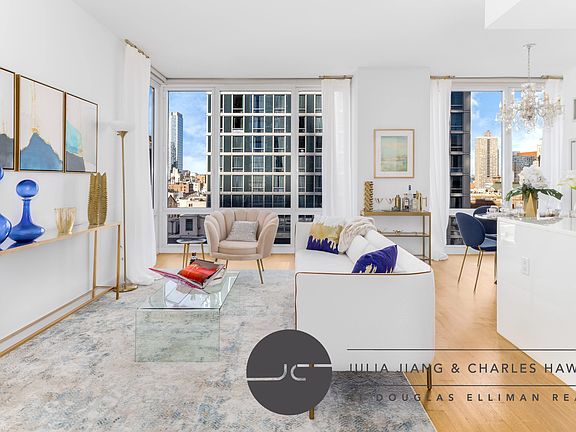 4th image of 247 W 46th St #902