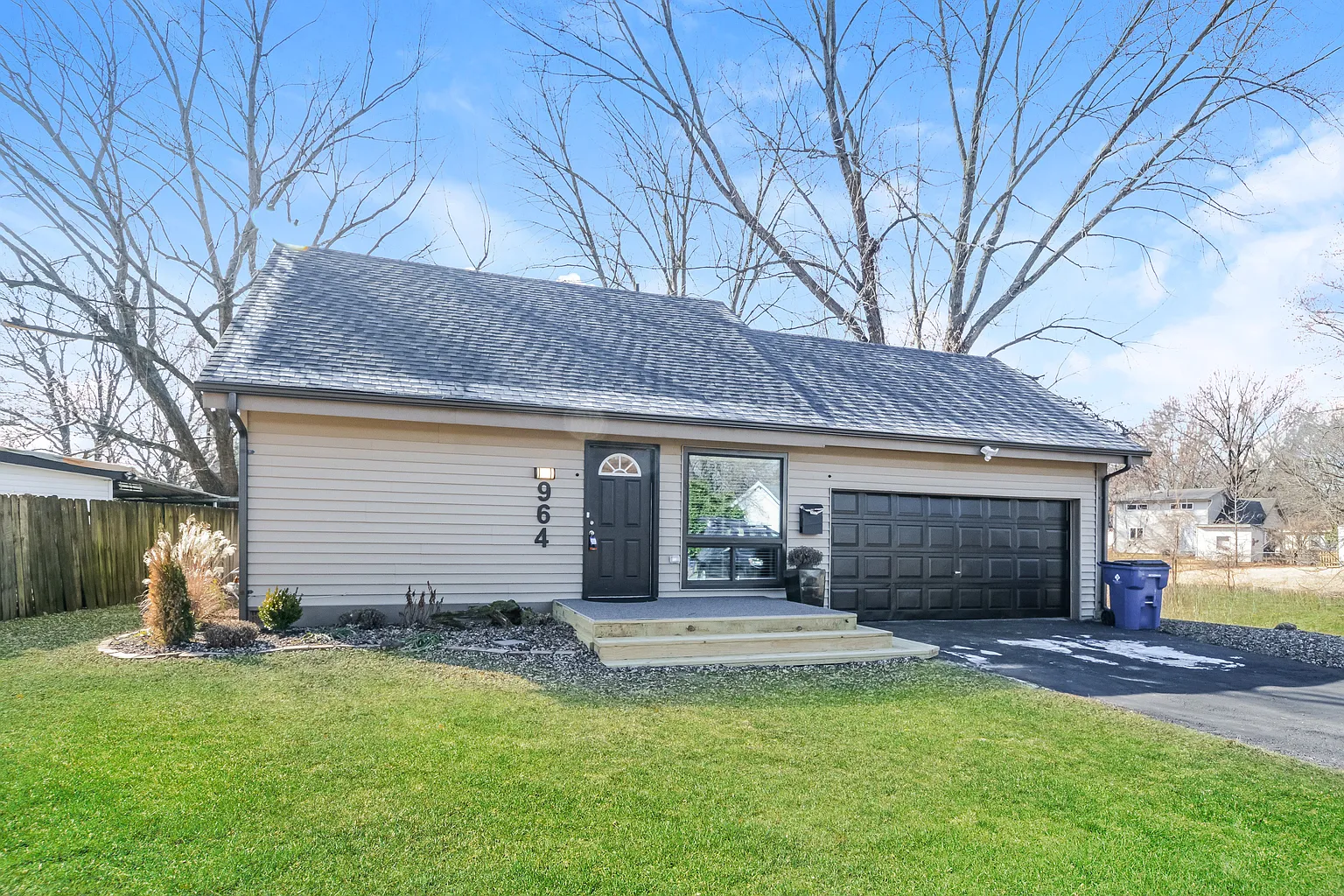 964 Chesswood Dr photo 1