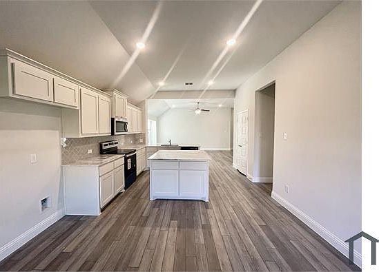 5th image of 231 Rosewood Dr