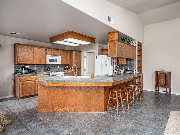3rd image of 2048 Saratoga Pl