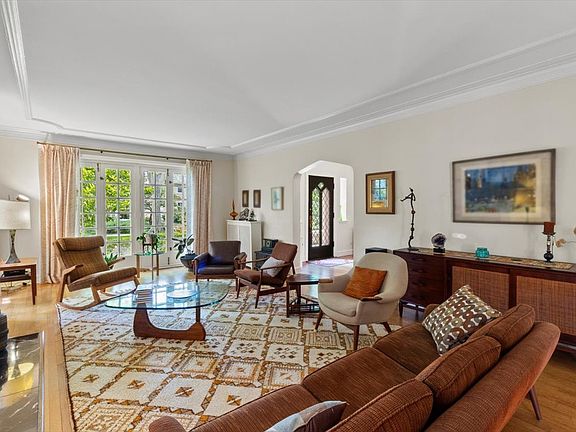 5th image of 1143 Woodbine Ave