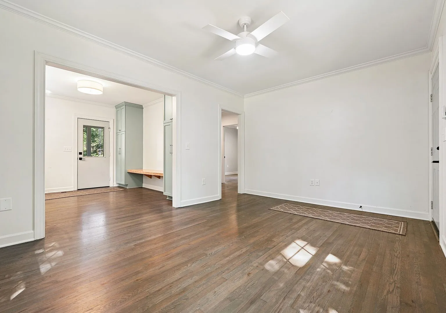 Location! Charming, Completely Updated 2-Bedroom Cottage In Prime Chapel Hill Location — Photo 4
