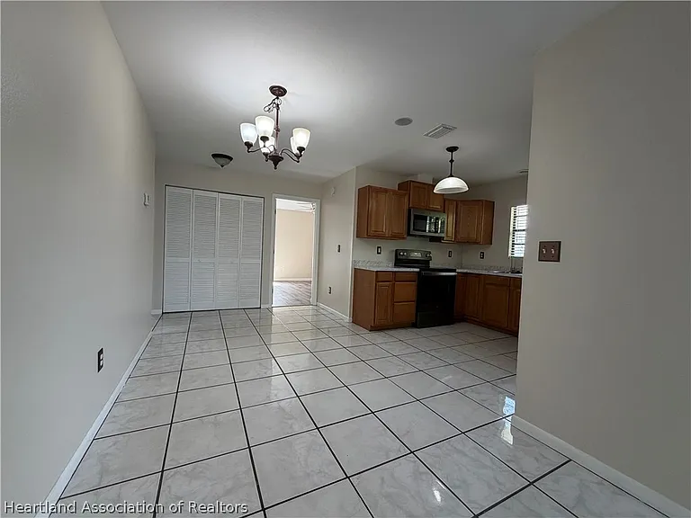 727 Denise Ave — Photo 4