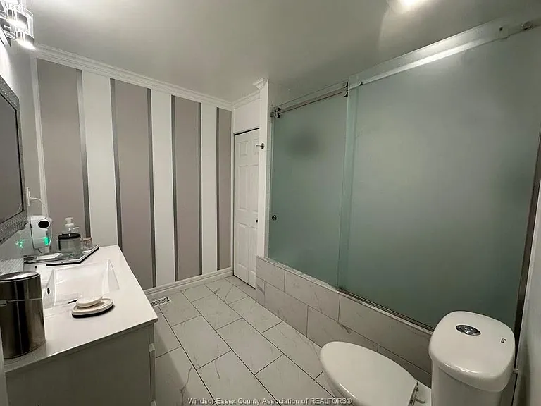 7929 Hawthorne Dr — Photo 31