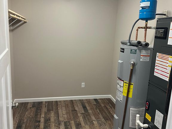 3rd image of 902 S Mechanic St #4
