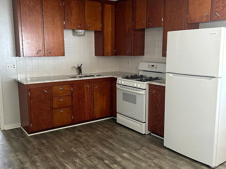 11 N Lake St #3 — Photo 10