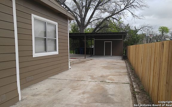 2nd image of 557 W Harlan Ave